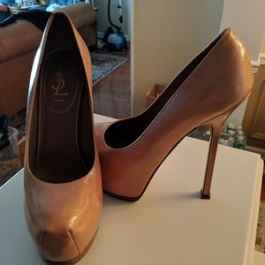 YSL Yves Saint Laurent Tribute Pumps